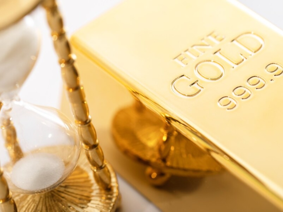 hourglass-fine-gold-bullion-concept-investment-precious-materials_144962-12989